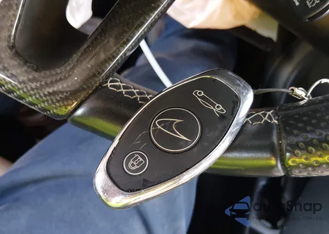 2015 Mclaren 650S z USA, uszkodzony, nr VIN SBM11FAA2FW004592